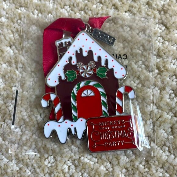 NWT Mickey’s Very Merry Christmas Party Ornament 2024 - Picture 1 of 2